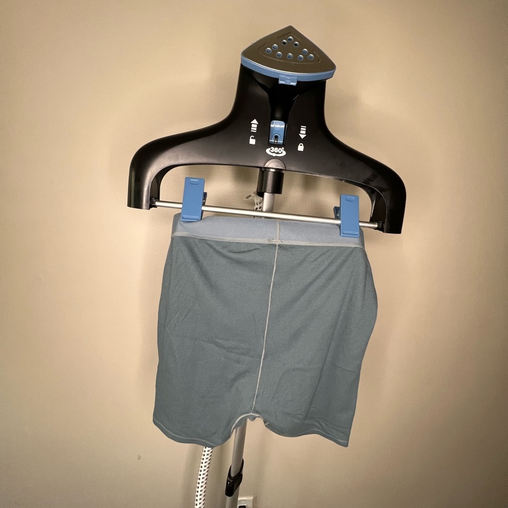 New NW SKIMS shorts 2xL - Picture 4 of 6